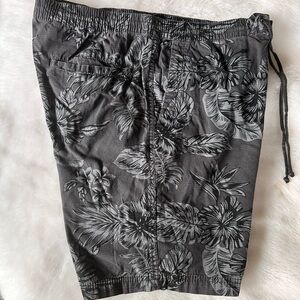 Floral Gray Men's Shorts
From. American rag
36w